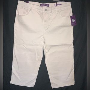 New Gloria Vanderbilt Jeans  
~Size 14P
~14 Ultra Stretch .  
~Amanda shorts